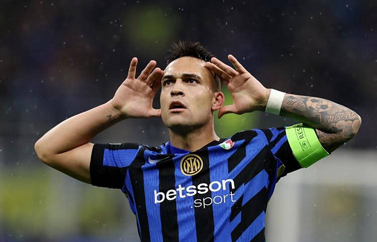 意甲动态速览:AC米兰3-0轻取莱切,国际米兰队长复出助力齐沃